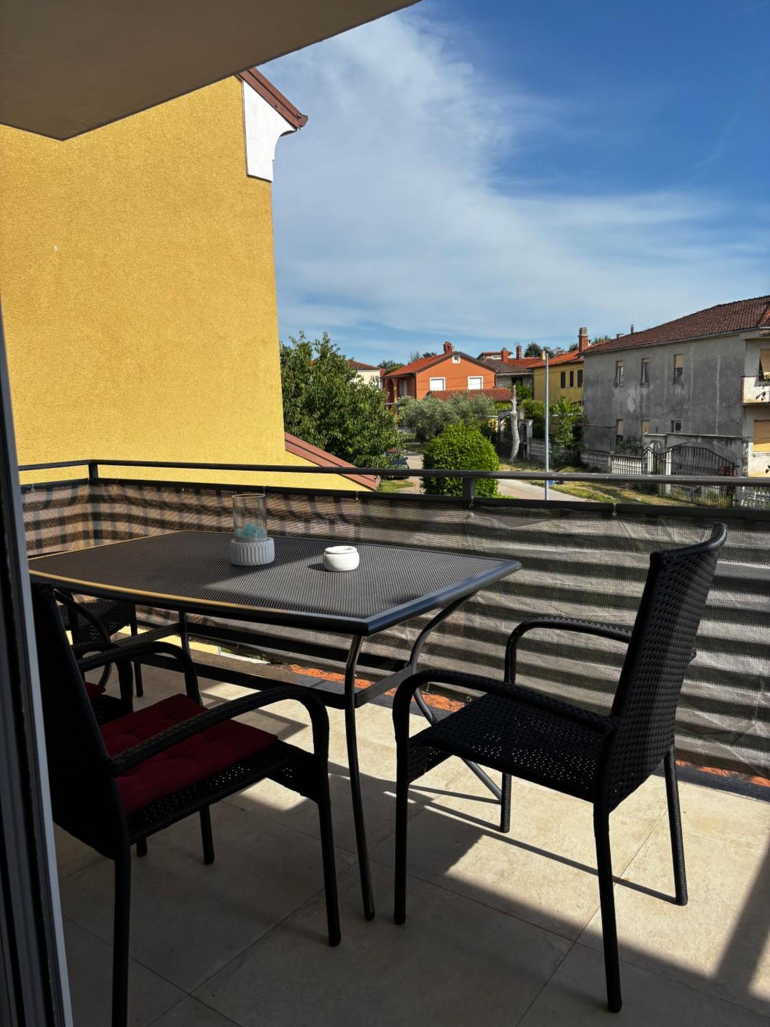 Rozi Apartment *
