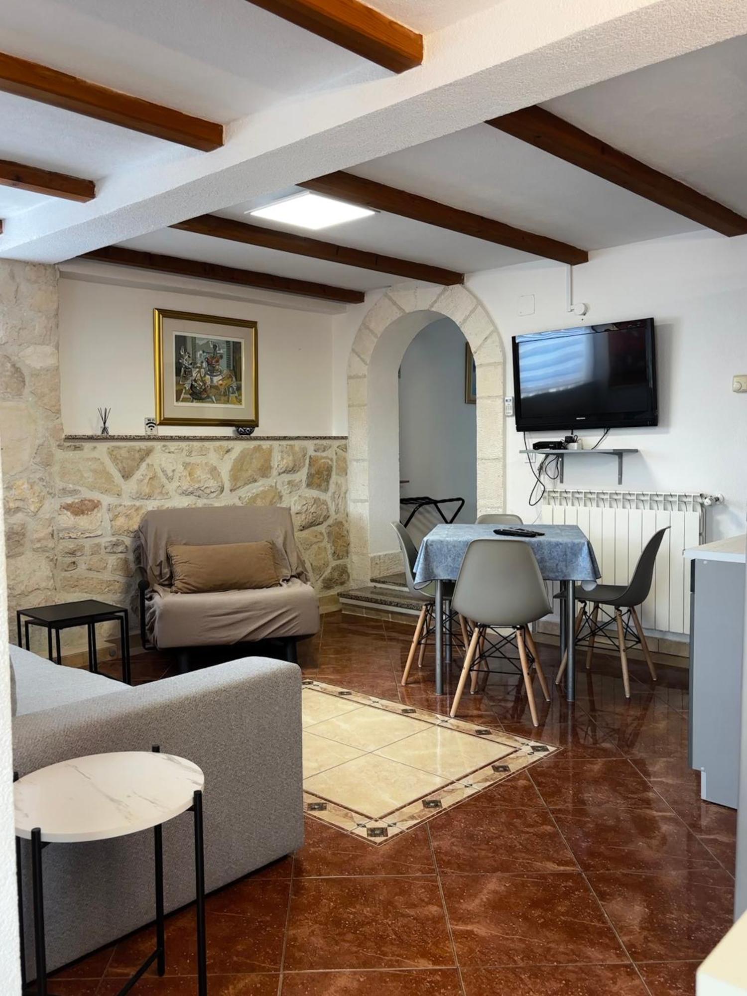 Rozi Apartment *
