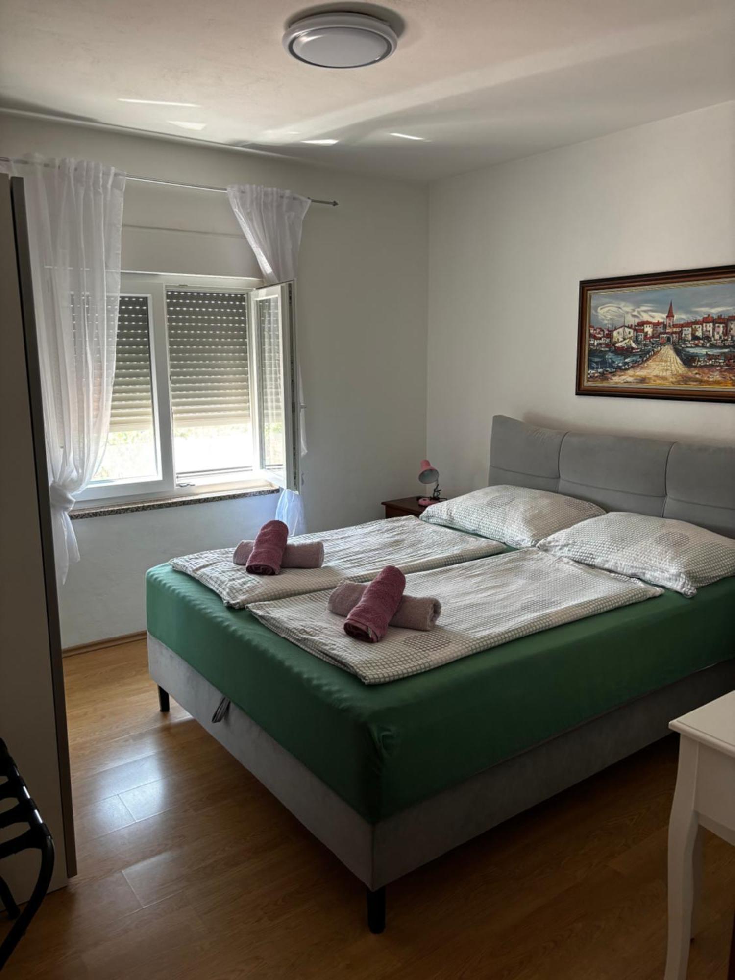 Apartment Rozi *